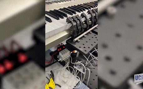 不用电路控制的机器人！加州大学开发出气动逻辑系统，能用意想不到的方式弹钢琴