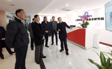 上海市吴清副市长一行莅临考察上海机器人产业技术研究院