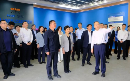 江苏省南通市代表团一行赴机器人研究院考察