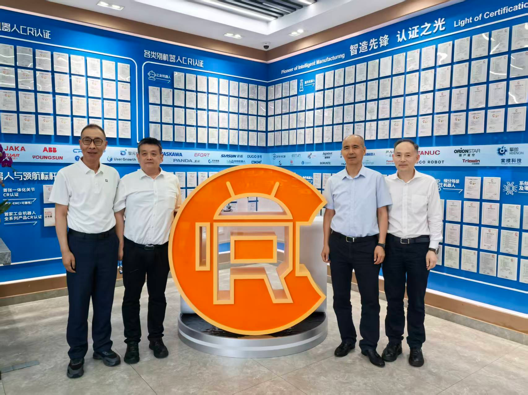 中国中检董事长一行到访上电科,重点考察上研院